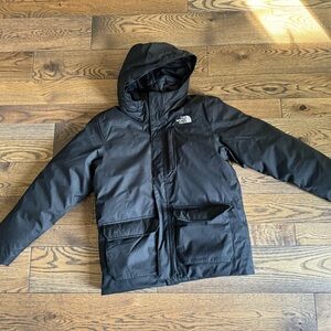 Girls north face artic parka size xl in black
